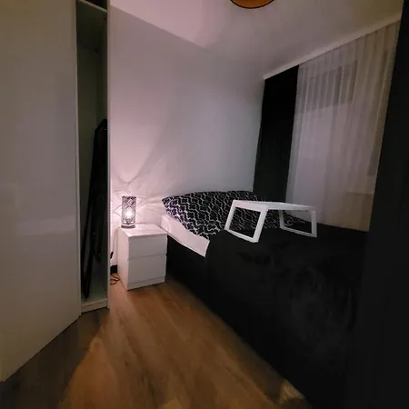 Krochmalna 2 דירה *